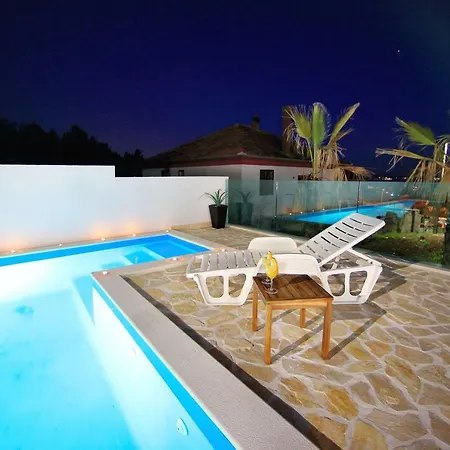 Apartamento And Pool Nika *